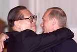 Putin and Zemin embracing